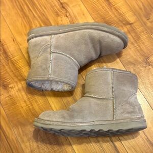 LAST CHANCE SALE! Bearpaw Shorty Bootie Used